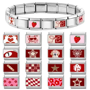 Bracciale componibile italiano in acciaio inox con charm fragola rossa e a cuore