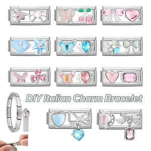 Details von italienischen Charms aus Edelstahl mit bunten Emaille- und Kristallsteinen