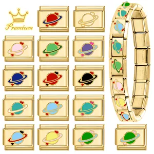 Bracelet modulaire en acier inoxydable doré avec charms planètes colorées et cœurs
