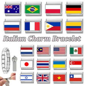 Vue détaillée de 20 breloques drapeaux avec bracelet modulaire italien et outil de montage