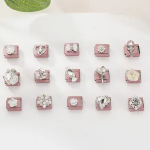 Detailansicht von 15 italienischen Charm-Designs mit rosa Schleifen und Perlenakzenten
