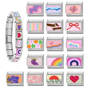 Italienisches Charm-Armband mit modularen Edelstahl-Links und bunten Herz-Stern-Icons