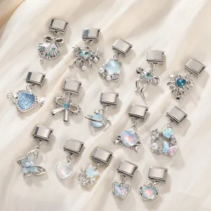 Collezione dettagliata di charm italiani componibili con pietre blu e vari simboli