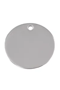 Detail van een 30 mm gepolijste roestvrijstalen ronde hanger voor DIY-sieraden