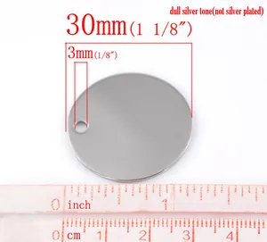 Gedetailleerde 30mm ronde roestvrijstalen hanger met afmetingen en gatgrootte markering