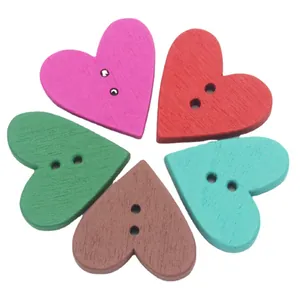 Botones de madera coloridos en forma de corazón con 2 agujeros para ropa y manualidades