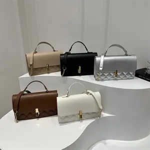 Sac à bandoulière matelassé chic en cinq couleurs avec chaîne dorée et fermoir