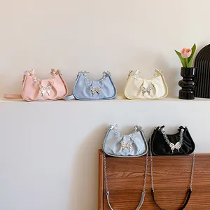 Sacs à main croissant plissés avec poignées en perles et boucles papillon en cinq couleurs