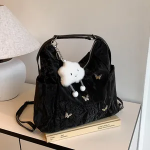 Sac fourre-tout plissé noir avec papillons en métal argenté et breloque nuage blanc