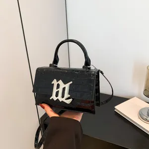 Damen Handtasche Aus PU Leder Mit Krokodilmuster Und Gotischer Metallschnalle Mode Umhängetasche Kleine Quadratische Tasche
