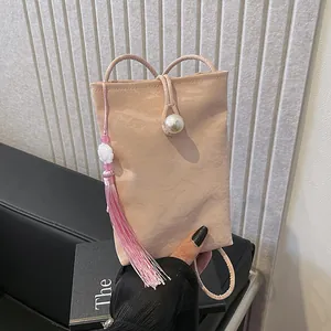 Mini sac bandoulière pêche plissé pour femme avec boucle perle et gland élégant