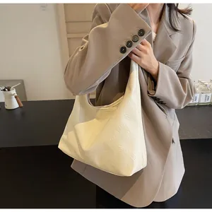 Close-up of the beige litchi grain leather texture and design on this vintage hobo shoulder bag