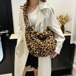 Sac bandoulière chic en peluche léopard pour femme avec design hobo croissant grande capacité
