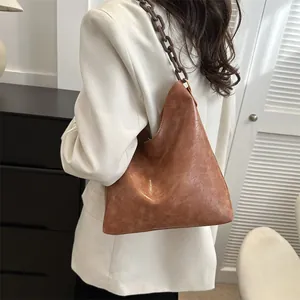 Retro brown oversized pleated tote bag with chunky chain strap for autumn commute