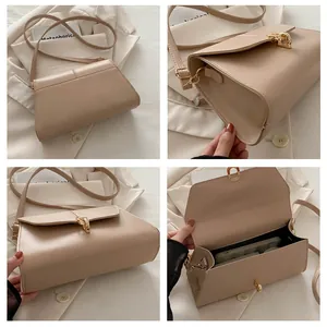 Détails d'un sac beige avec fermoir rotatif doré et bandoulière réglable en cuir