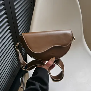 Sac Bandoulière Vintage en Cuir Synthétique pour Femme Forme de Selle Avec Double Bandoulière Amovible Boucle Magnétique