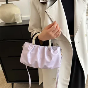 Sac nuage plissé lavande avec poignée en perles et bandoulière en cuir pour femme