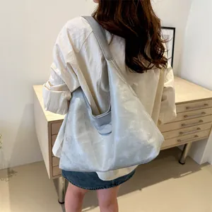 Schicke silberne Hobo-Tasche mit großem Fassungsvermögen für Damen, trendige Schultertasche