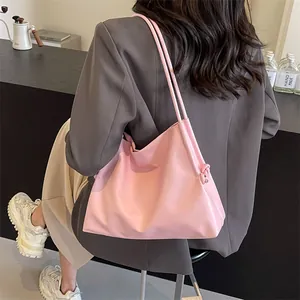 Bolso tote minimalista de piel sintética rosa con correas anudadas para el uso diario