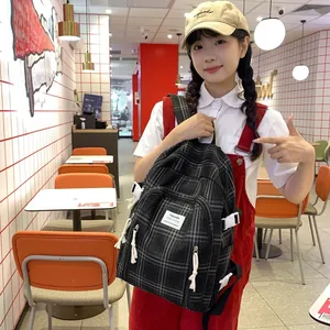 Leichter schwarz-weiß karierter Rucksack aus Baumwolle und Leinen für Reisen und Alltag