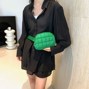 Sac banane matelassé vert pour femmes avec bandoulière et couture à carreaux