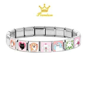 Dettaglio macro delle maglie del bracciale Italian charm con motivi di animali domestici