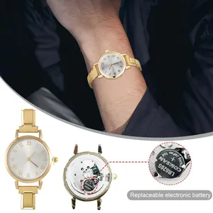 Dettagli dell'orologio vintage in oro con numeri romani e guida al cambio batteria
