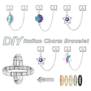 Detail von DIY Italian Charms mit bösem Blick Anhängern und Edelstahl-Modulgliedern