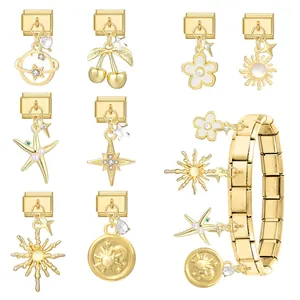 Goldenes Edelstahl Italienisches Charm-Armband mit Himmelskörpern und Blumenanhängern