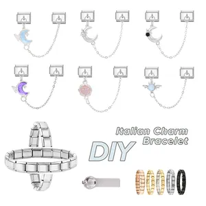 Details von modularen italienischen Charm-Armbandgliedern mit Mond- und Schmetterlingsdesign