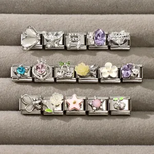 Makro-Detail verschiedener 9mm Italian Charms mit farbigem Emaille und Zirkonia