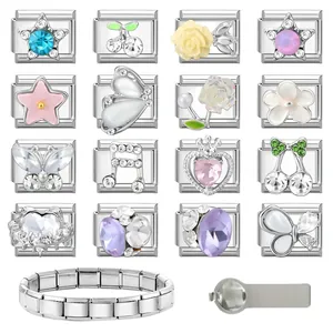 Detail von 16 individuellen Edelstahl-Charms für Armbänder mit Stern- und Herzmotiven