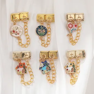 Italienische Charm-Armbandglieder mit goldenen Emaille-Anhängern, Blumen und Häusern