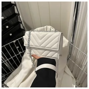 Women's PU Leather Quilted Chevron Crossbody Bag Vintage Streetwear Small Square Shoulder Bag With Silver Chain Strap Flap Bag