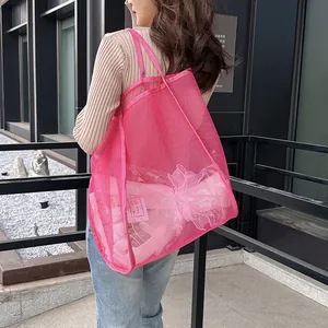 Bolso de malla rosa fucsia con asas largas para playa y compras diarias
