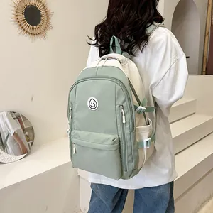 Zaino Oxford minimalista verde menta e beige con design smiley per studenti universitari