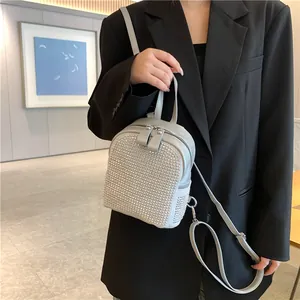 Schicker silberner Strass-Rucksack mit Doppelreißverschluss und verstellbaren Trägern