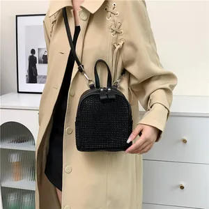 Damen Mini-Rucksack in Schwarz mit glitzernden Strasssteinen und Silberdetails