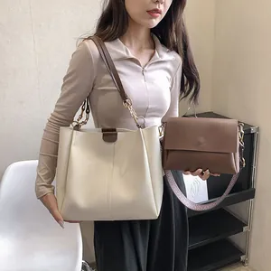 Bolso tote grande beige con bolso bandolera marrón y correa de hombro tejida étnica