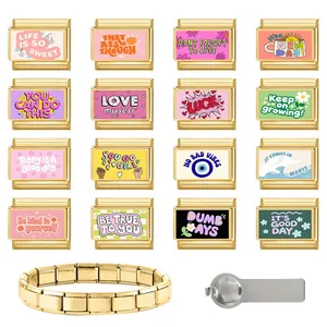 Détail de 16 breloques modulaires en acier inoxydable doré et kit bracelet DIY avec outil
