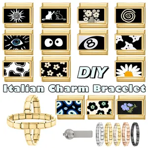 Λεπτομέρεια macro από ιταλικά charms με σχέδια από σμάλτο για μάτια και λουλούδια