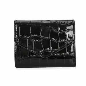 Elegant black crocodile-embossed patent leather envelope clutch bag for women in 2025