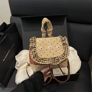 Mini sac à dos vintage floral en cuir marron et toile à pois sur boîte cadeau