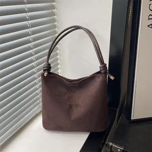 Sac Seau à Épaule Femmes PU Texture Daim Vintage Lettrage Bandoulière Nouée Sac Sous le Bras Minimaliste Mode Quotidienne