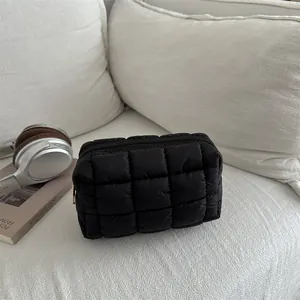 Large Capacity Quilted Puffer Makeup Bag Women Nylon Checkered Padded Toiletry Bag Soft Lightweight Square Travel Cosmetic Storage Pouch Zipper Organizer