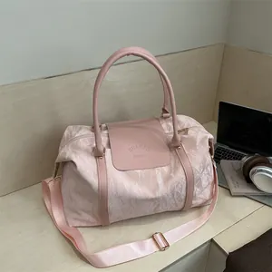 Women Large Capacity Travel Bag Pleated Texture Fashion Handbag Business Trip Weekend Duffel Bag Gym Fitness Yoga Shoulder Bag