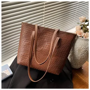 Close-up of the vintage brown woven texture and large capacity design of the tote bag