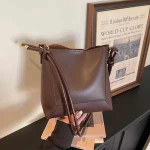 Retro brown large capacity tote bag for women with knotted straps for daily commute