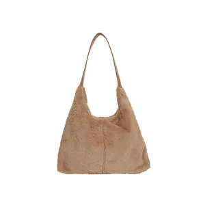 Vintage hobo tas van kameelkleurig pluche met bruine leren riem in minimale stijl
