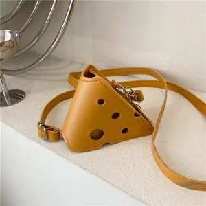 Sac à Bandoulière Créatif en Forme de Fromage Mini en Cuir PU Jaune Design Ajouré Petit Sac Carré Triangulaire pour Femmes Filles